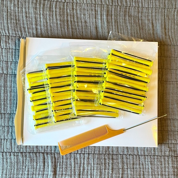 48-Piece Perm Rods / Curlers / Cold Wave
Rods & Steel Pintail/Rat Tail Comb - Picture 2 of 6